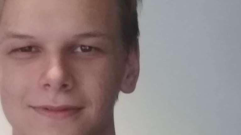 Η συγκλονιστική ιστορία του Δημήτρη από τη Ναύπακτο: Αρίστευσε στις πανελλήνιες έχοντας χάσει τους γονείς του από κορονοϊό