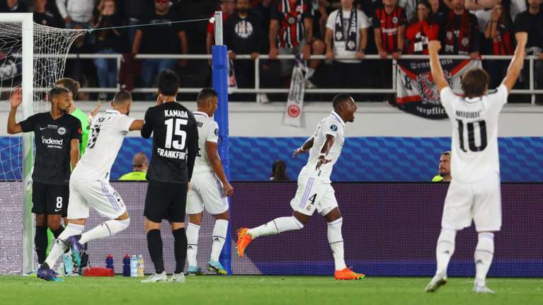 Ρεάλ Μαδρίτης - Άϊντραχτ Φρανκφούρτης 2-0: Βαθιά υπόκλιση