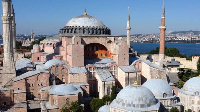 Δήλωση - βόμβα από τον αντιπρόεδρο του AKP: &quot;Ελπίζουμε η Αγιά Σοφιά να ανοίξει για προσευχή πριν τις 15 Ιουλίου&quot;