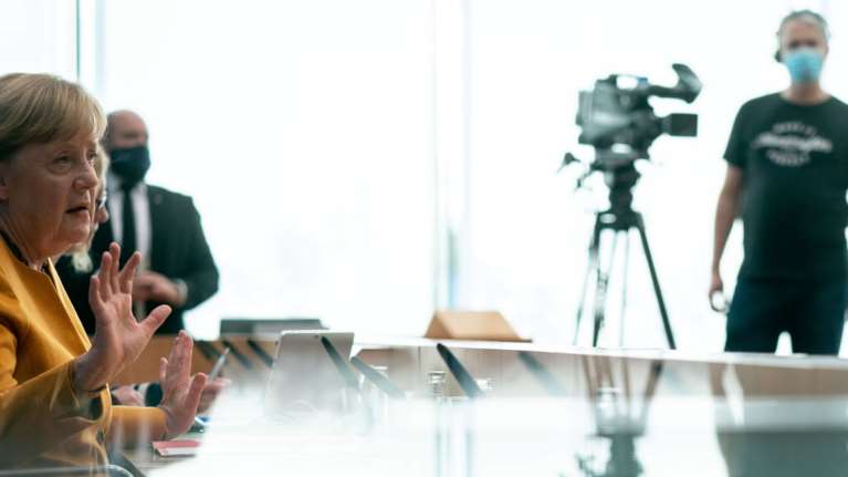 Κορονοϊός: Ψυχρολουσία από Μέρκελ - Δεν θα υπάρξουν ρεβεγιόν της Πρωτοχρονιάς στη Γερμανία φέτος