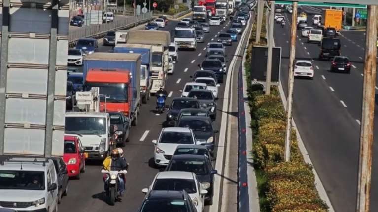 Live - Κίνηση στους δρόμους: Μποτιλιάρισμα στον Κηφισό - Καθυστερήσεις στο ρεύμα προς Πειραιά [βίντεο]