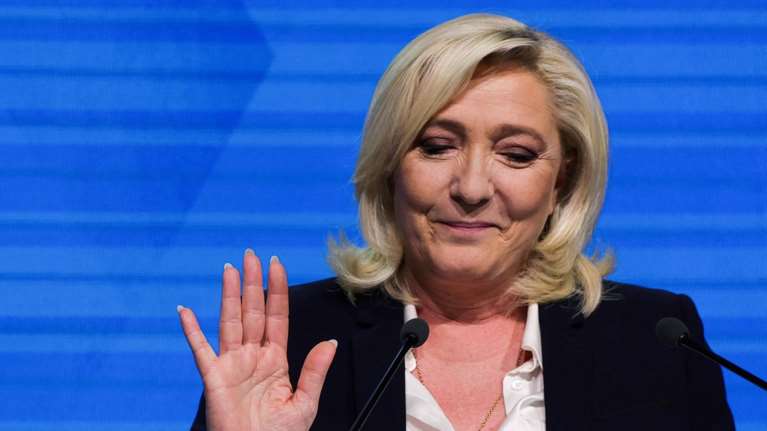 Qatargate: Μέχρι και η Μαρίν Λε Πεν βρήκε ευκαιρία να κουνήσει το δάχτυλο - &quot;Τι ντροπή!&quot;