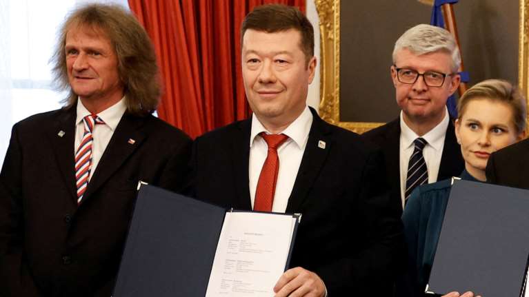 "Οικογενειακές Ιστορίες" στην Τσεχία: Νέος πρόεδρος της Βουλής ο νεοφασίστας Τόμιο Οκαμούρα - Απειλή τον αποκάλεσε ο βουλευτής αδελφός του