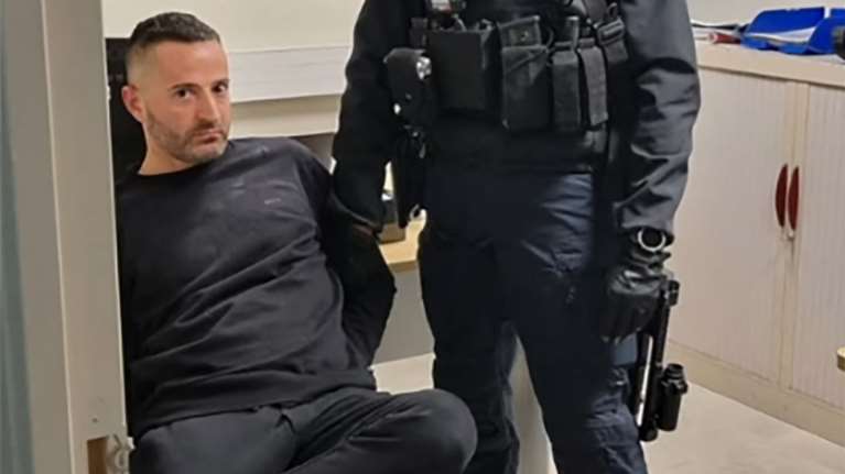 Στη &quot;φάκα&quot; ο Ιταλός μεγαλομαφιόζος που είχε αποδράσει με… σεντόνια - Ποια είναι η &quot;5η μαφία&quot; που ταΐζει πτώματα σε χοίρους