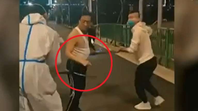 Έλληνας στη Σανγκάη περιγράφει το σκληρό lockdown: Τι είναι η τρομερή δαγκάνα που πιάνουν τα κρούσματα [βίντεο]