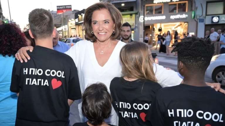 Ντόρα Μπακογιάννη: Τα εγγόνια μου ήρθαν στα Χανιά για να με βοηθήσουν να ψηφίσω - Λένε ότι δεν ξέρω [βίντεο]