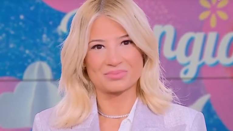 Συγκινημένη η Φαίη Σκορδά: &quot;Σας θέλω δίπλα μου σε αυτό το ταξίδι&quot;