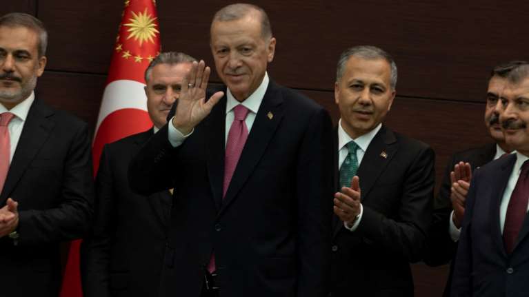 Πώς βλέπει η Αθήνα τη νέα κυβέρνηση Ερντογάν - Αφησε εκτός τους &quot;σκληρούς&quot; Ακάρ, Τσαβούσογλου, Σοϊλού