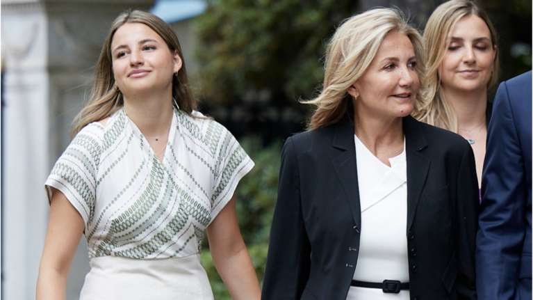 Μαρέβα Γκραμπόφσκι Μητσοτάκη: Στην Ουάσιγκτον με την κόρη της Δάφνη Μητσοτάκη - Τα ασπρόμαυρα looks τους