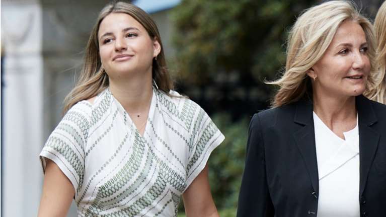 Δάφνη Μητσοτάκη: Η διαχρονική εμφάνιση στην Ουάσιγκτον και το απόλυτο καλοκαιρινό τρεντ