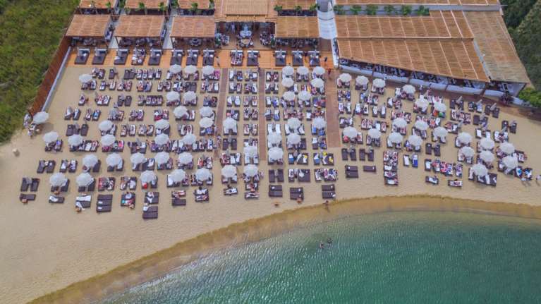 Μύκονος: Πώς τα πρόστιμα των Principote και Nammos θα μειωθούν από δεκάδες εκατομμύρια σε μόλις... 500 ευρώ