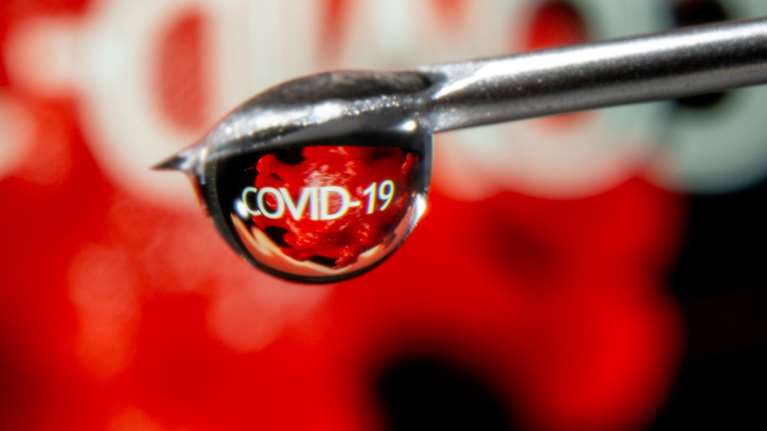 Μετάλλαξη Όμικρον: Με την τρίτη δόση της Pfizer αυξάνεται περίπου 100 φορές η προστασία