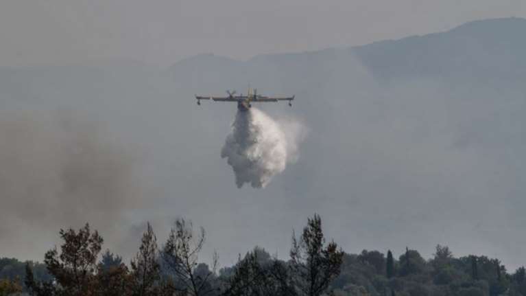 Υπό μερικό έλεγχο τέθηκε η φωτιά στην Κασσάνδρα Χαλκιδικής [βίντεο]