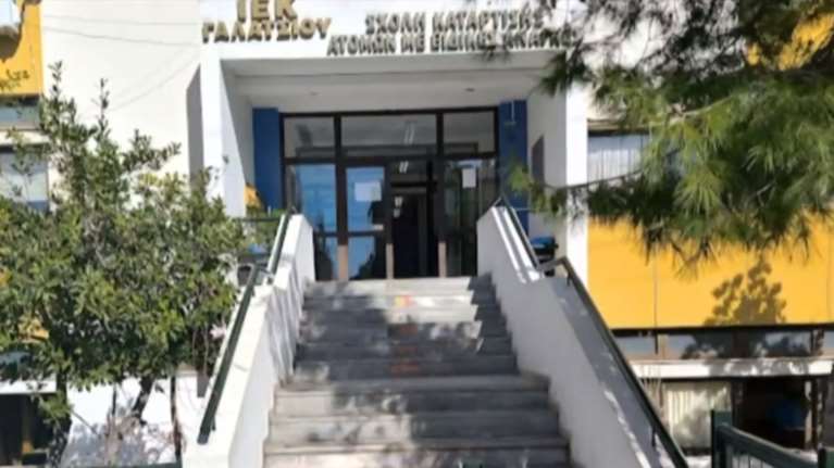 Ακατάλληλη η σχολή ΑμεΑ της ΔΥΠΑ: Λείπουν ράμπες και αναβατόριο - Χαλάει συνεχώς το ασανσέρ