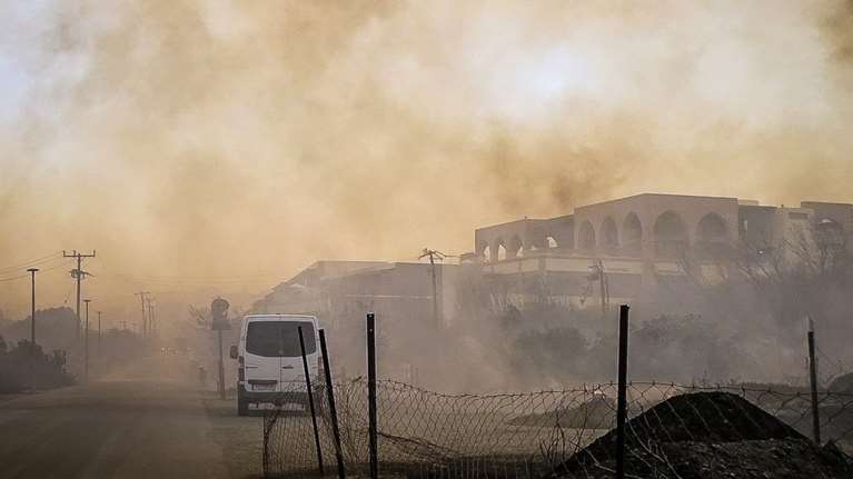 Φωτιά στη Ρόδο: Εκκενώνονται Μαλώνας και Μάσσαρη μετά από Γεννάδι και Βάτι - Στις φλόγες σπίτια και καταστήματα στο Ασκληπιείο