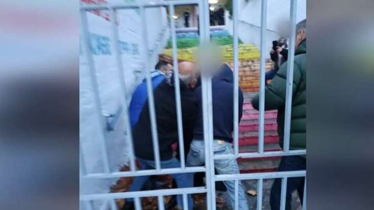 &quot;Θεματοφύλακες Συντάγματος&quot;: Φύλλο και φτερό από τις αρχές η ομάδα ακροδεξιών αρνητών με τα αντιεμβολιαστικά τάγματα εφόδου