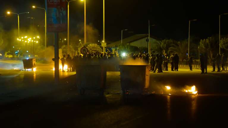 Νέες κινητοποιήσεις Ρομά σε Αττική, Πάτρα, Κόρινθο: Φωτιές και αποκλεισμοί δρόμων