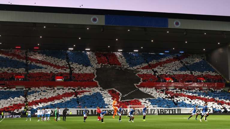 Σκωτία: Το εντυπωσιακό κορεό των οπαδών της Ρέιντζερς για τη βασίλισσα Ελισάβετ [Εικόνες - Βίντεο]