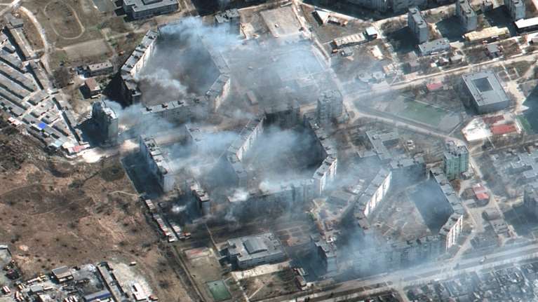 Εφιάλτης στη Μαριούπολη: Εγκλωβισμένοι 100.000 άμαχοι - Τελειώνουν τρόφιμα και φάρμακα για 300.000 στη Χερσώνα