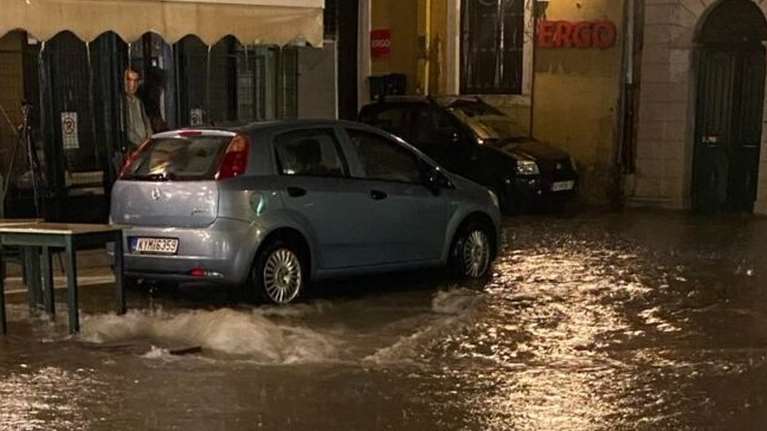 Κακοκαιρία Bora: Επιχείρηση απεγκλωβισμού στη Σιθωνία απο την ΕΜΑΚ