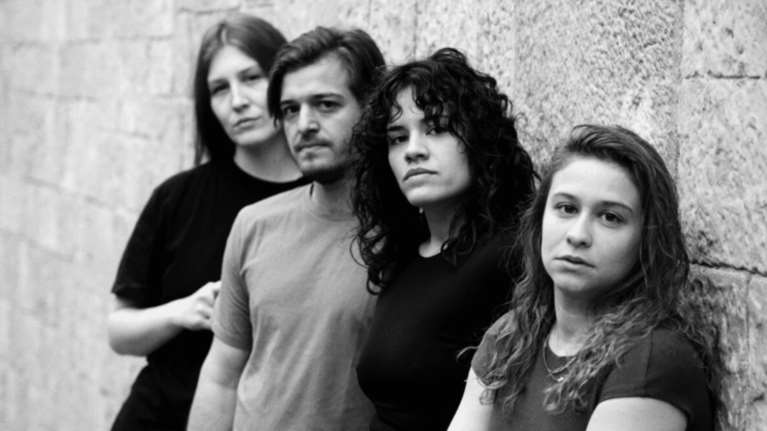 &quot;Ήταν η κακιά η (χ)ώρα&quot;: Η σκηνοθέτις της πρώτης παράστασης για τα Τέμπη στο TheTOC - &quot;Δεν δίνουν δεκάρα για τις ζωές μας&quot;