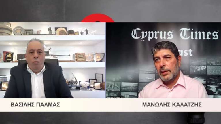 Σεισμός στην Κύπρο: Viral οι live αντιδράσεις του υπουργού Άμυνας στον... χορό των Ρίχτερ [βίντεο]