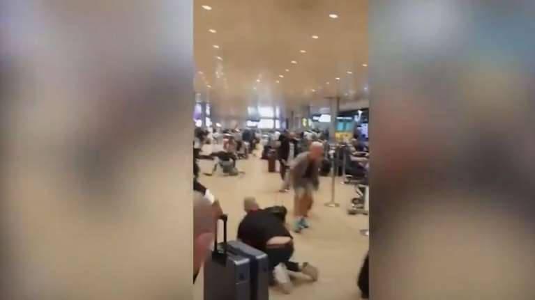 Στιγμές πανικού στο αεροδρόμιο του Τελ Αβίβ - Οβίδα βρέθηκε σε αποσκευές τουριστών [Βίντεο]