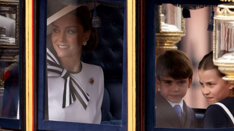 Η Κέιτ επέστρεψε στο Μπάκιγχαμ: Η πρώτη δημόσια εμφάνισή της μετά τη διάγνωση με καρκίνο [Οι πρώτες εικόνες - βίντεο]