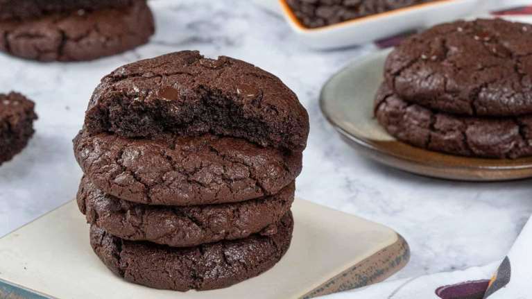 Soft cookies με καρδιά από υγρή σοκολάτα - Συνταγή για τα πιο νόστιμα και μαλακά μπισκότα