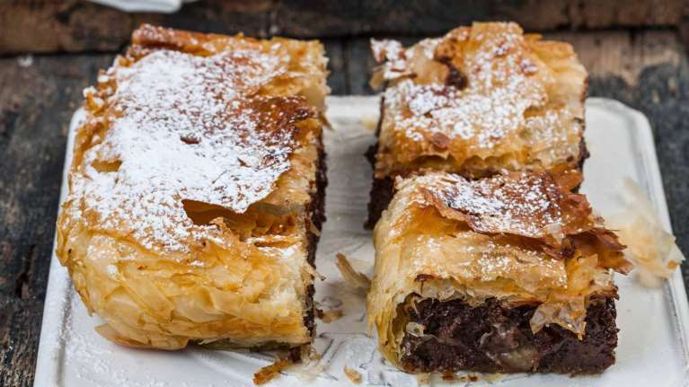 Συνταγή: Διπλή μπουγάτσα με σοκολάτα - Τραγανή, γλυκιά και ακαταμάχητη