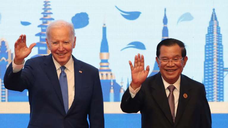 Νέα γκάφα από τον Μπάιντεν: Μπέρδεψε την Καμπότζη με την... Κολομβία