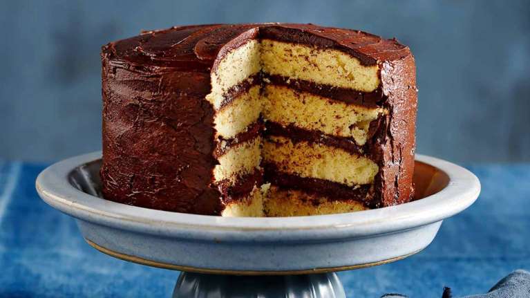 Kέικ γεμιστό με μερέντα - Συναρπαστικό και πεντανόστιμο, έτοιμο σε λίγα λεπτά