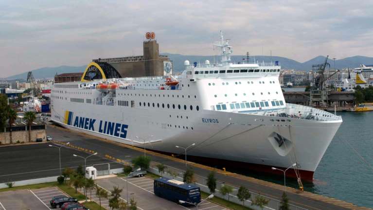 Μηχανική βλάβη στο πλοίο &quot;ΕΛΥΡΟΣ&quot; που πάει Χανιά - Ταλαιπωρία για 1.254 επιβάτες