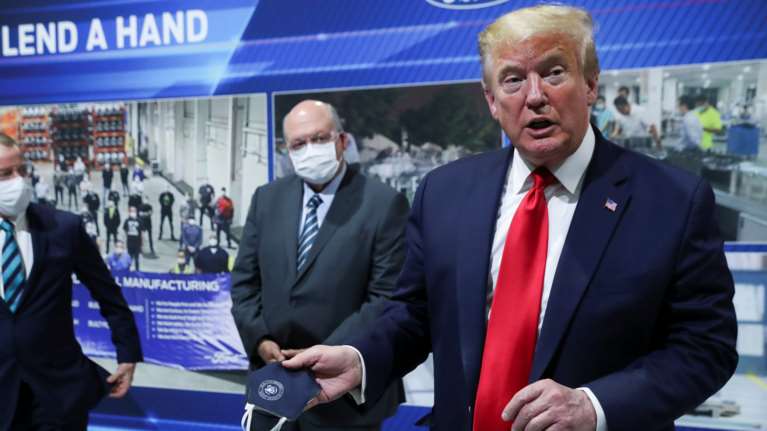 Οι 13 ανεκδιήγητες δηλώσεις Τραμπ για τον κορονοϊό και τις μάσκες που θα έχει μετανιώσει