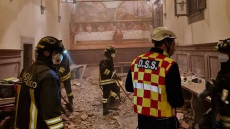 Μοιραίος ο γαμήλιος χορός για ζευγάρι στην Ιταλία: Υποχώρησε το πάτωμα και βρέθηκαν στο ισόγειο - 35 τραυματίες