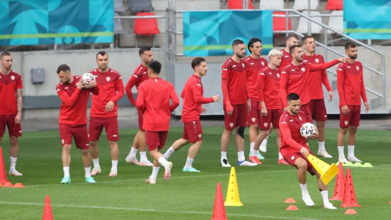 Σκόπια: Σάλος με το "Μακεδονία" στη φανέλα της Εθνικής - Δεν  υποχρεούται να την προσαρμόσει, λέει ο Οσμάνι