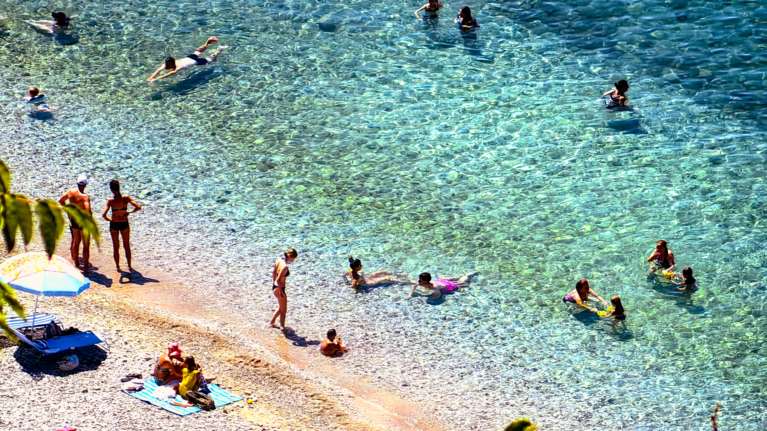 Ακραία ζέστη και σήμερα μαζί με ισχυρούς ανέμους: Το νέο επικαιροποιημένο δελτίο της ΕΜΥ