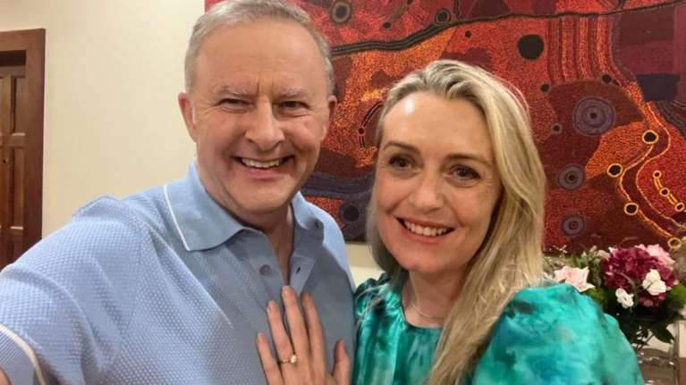 &quot;Είπε ναι&quot;: Ο πρωθυπουργός της Αυστραλίας έκανε πρόταση γάμου στη σύντροφό του ανήμερα του Αγίου Βαλεντίνου