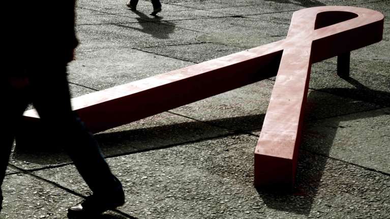 Παγκόσμια Ημέρα κατά του AIDS: Μειώθηκαν τα κρούσματα στην Ελλάδα, αλλά αυξήθηκαν παγκοσμίως