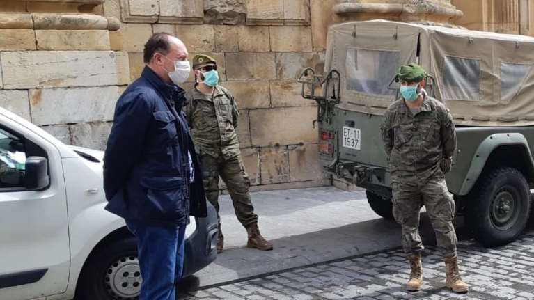 Ισπανία: 2.000 στρατιώτες βγάζει στους δρόμους ο Σάντσεθ στον &quot;πόλεμο&quot; κατά του κορονοϊου