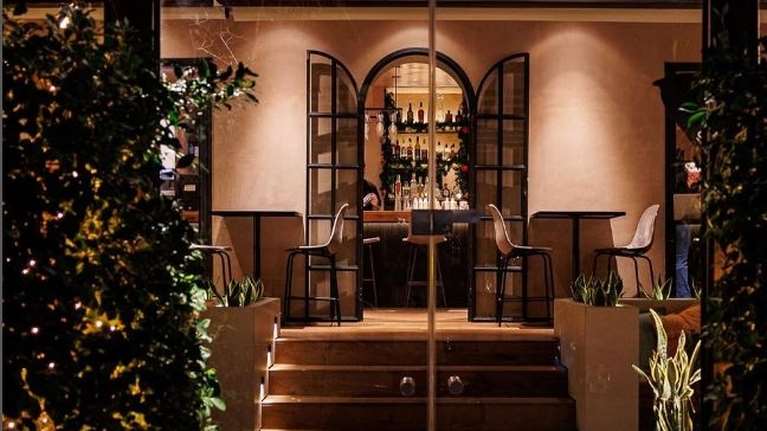 Γλυφάδα: Συνελήφθη 56χρονος ιδιοκτήτης γνωστού εστιατορίου - 31χρονη κατήγγειλε ότι τη βίασε μέσα στο μαγαζί του