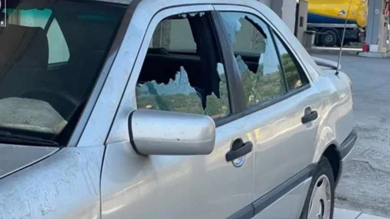 Αμφιλοχία: Καταδρομική επίθεση με ρόπαλα και σιδερογροθιές - Άγριες συμπλοκές με τραυματίες και σπασμένα αυτοκίνητα