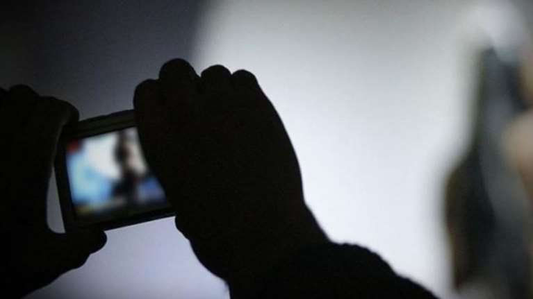 Λάρισα: 45χρονος πουλούσε ερωτικά βίντεο με τη σύζυγό του για να... συμπληρώσει τη σύνταξή του