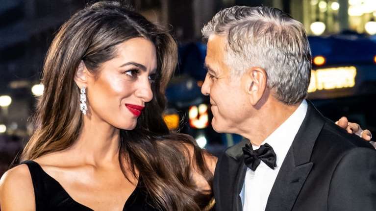 Κινδυνεύει με απαγόρευση εισόδου στις ΗΠΑ η Αμάλ Κλούνεϊ; Τι ισχύει για τη Βρετανο-Λιβανέζα σύζυγο του χολιγουντιανού σταρ