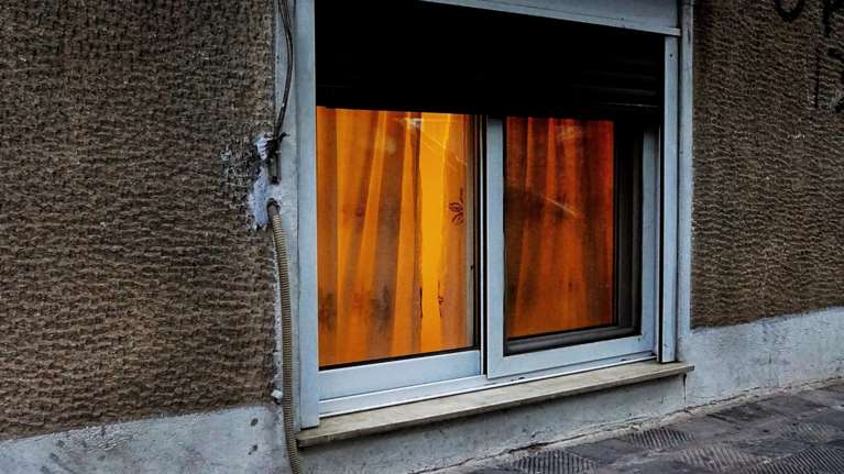 Η συγκινητική ανάρτηση στο facebook για την καραντίνα σε ημιυπόγειο 28 τ.μ- Δείτε την καταπληκτική κατάληξη που είχε