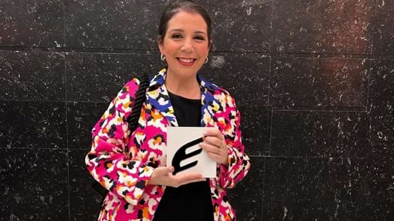 Κύρα Κάπη: Ποια είναι η Διευθύντρια επικοινωνίας του Κυριάκου Μητσοτάκη που βρίσκεται πίσω από το TikTok του Πρωθυπουργού;