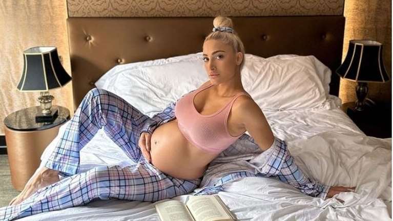 Ιωάννα Τούνη: Το σέξι φόρεμα που φόρεσε για το Halloween - Η φουσκωμένη κοιλιά και τα κιλά της εγκυμοσύνης [Εικόνες]