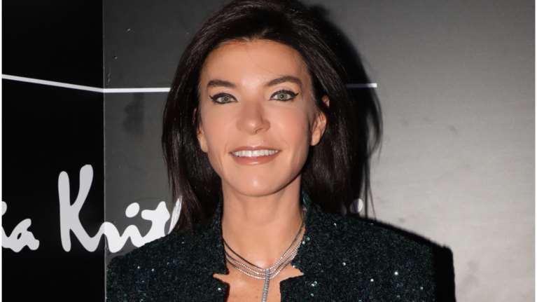 Η Μαρίνα Βερνίκου αγνώριστη με νέο look: Απίστευτα εντυπωσιακή με κατάξανθο μαλλί