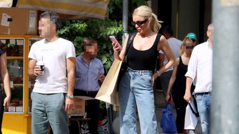 Καινούργιου: "Έχω δει παρουσιαστές να φορτώνουν τα εμπορικά προϊόντα στα τζιπ και να φεύγουν"