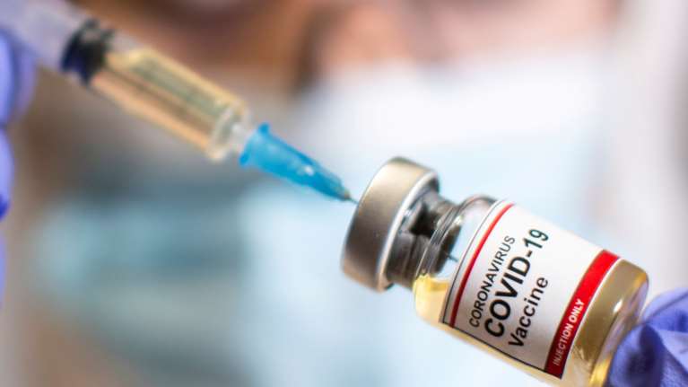 Κορονοϊός: Δωρεάν και με ραντεβού οι εμβολιασμοί - Πού και πώς θα γίνονται - Όλο το σχέδιο